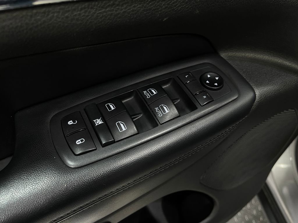 Used 2020 Jeep Grand Cherokee Limited w/ Premium Lighting Group image 16