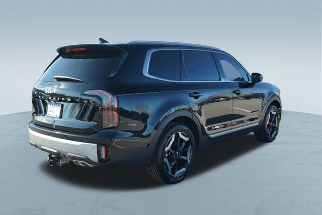 Used 2024 Kia Telluride EX w/ EX Captain's Chair Package image 8