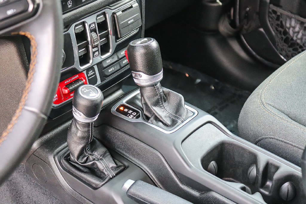 Used 2024 Jeep Wrangler Unlimited Sport AWD/4WD image 19