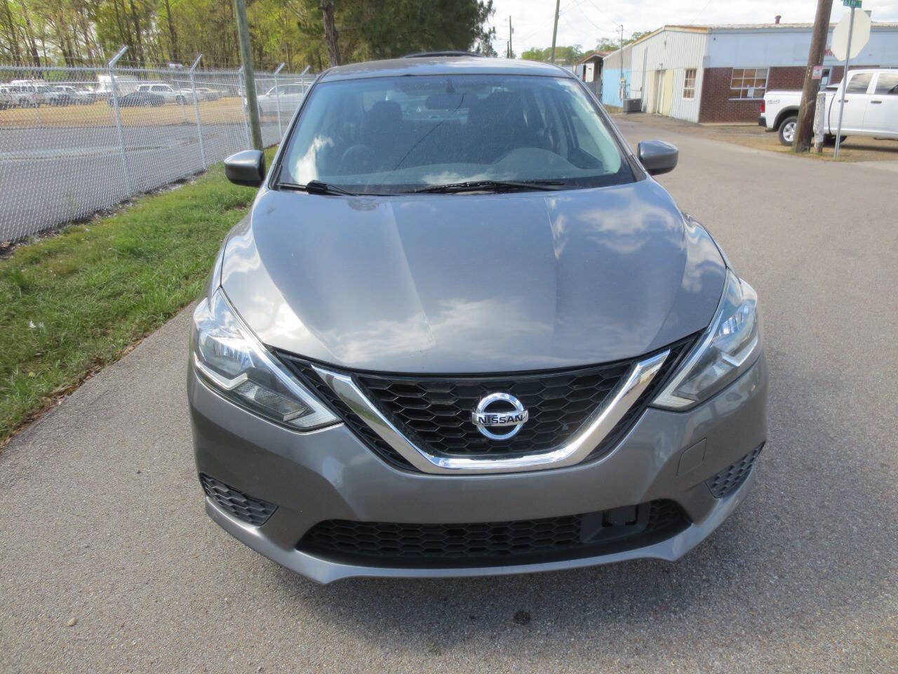 Used 2019 Nissan Sentra SV FWD image 2