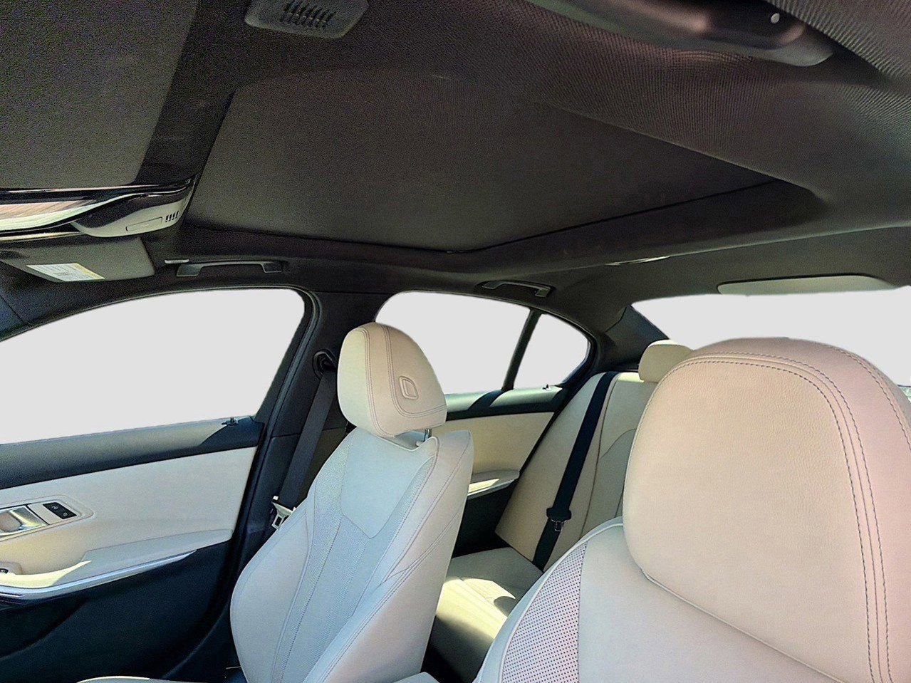 New 2025 BMW 330i Sedan w/ Premium Package RWD image 29