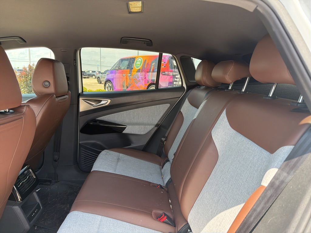 Used 2023 Volkswagen ID.4 Pro AWD/4WD image 9