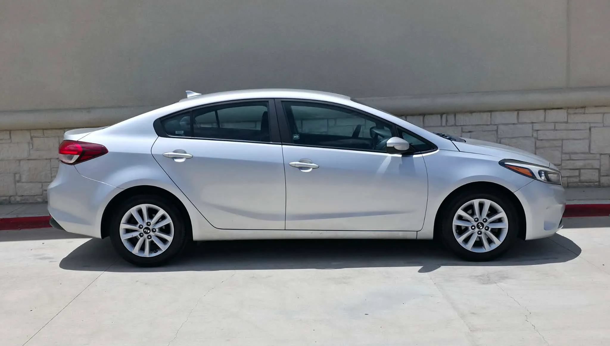 Used 2017 Kia Forte LX w/ LX Popular Package FWD image 2