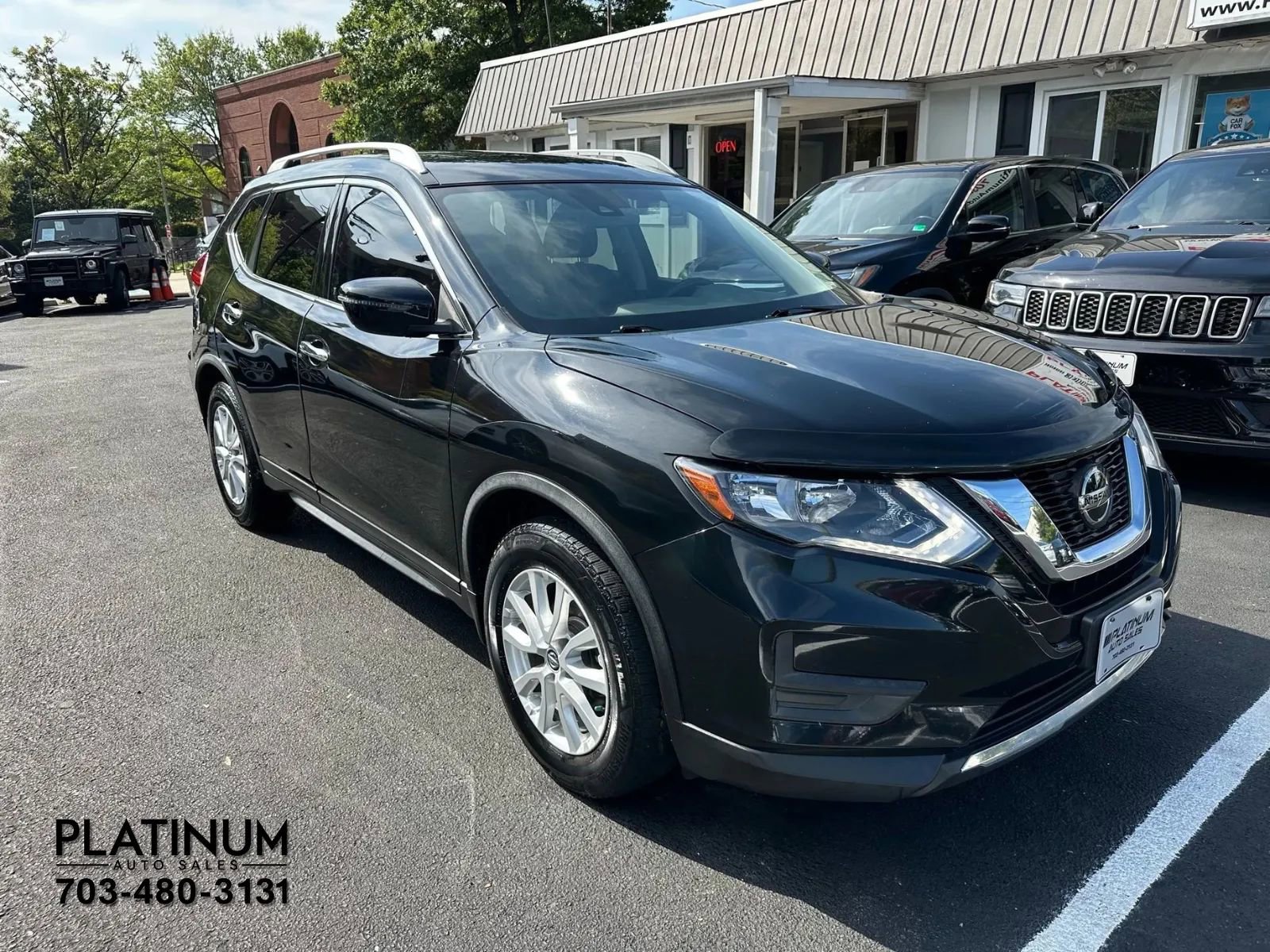 Used 2019 Nissan Rogue SV image 4