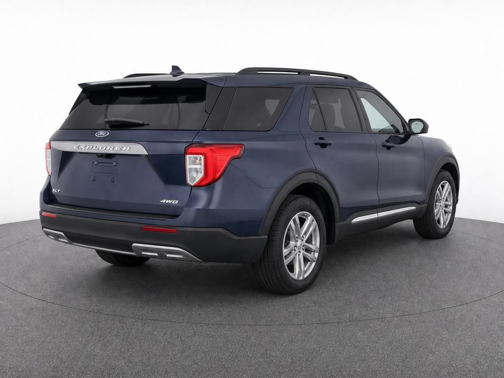 Used 2023 Ford Explorer XLT w/ Equipment Group 202A AWD/4WD image 4