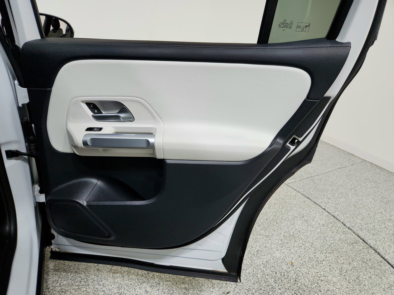 Certified 2022 Mercedes-Benz GLB 250 image 27