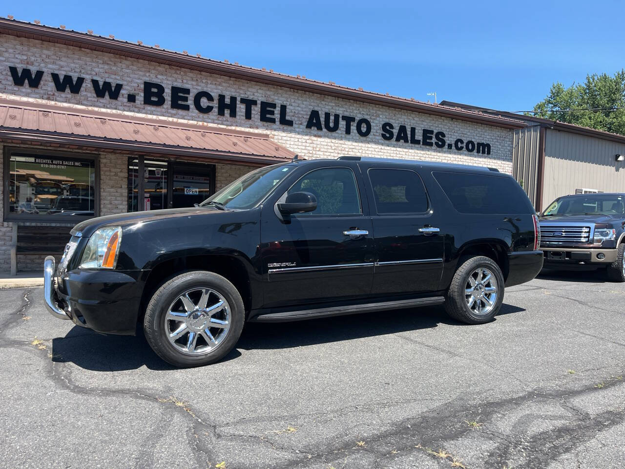 Used 2012 GMC Yukon XL Denali AWD/4WD image 1