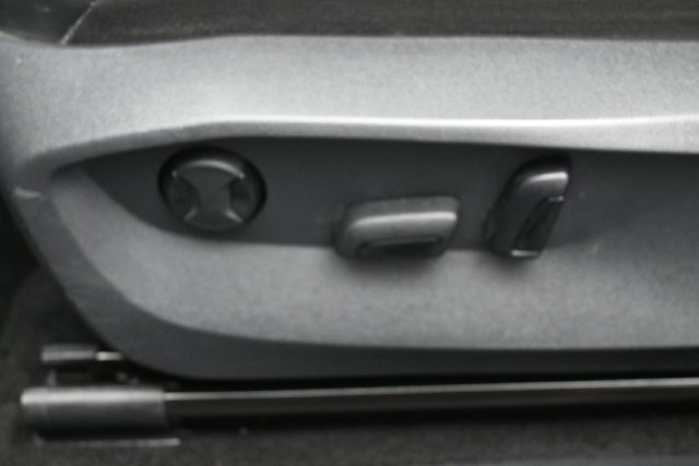 Used 2023 Volkswagen Tiguan SE FWD image 3