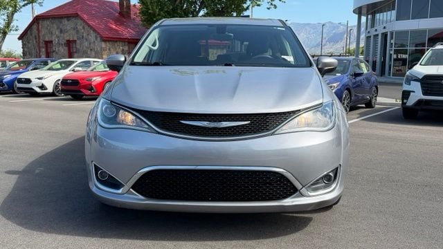 Used 2017 Chrysler Pacifica Touring Plus w/ Tire & Wheel Group FWD image 10