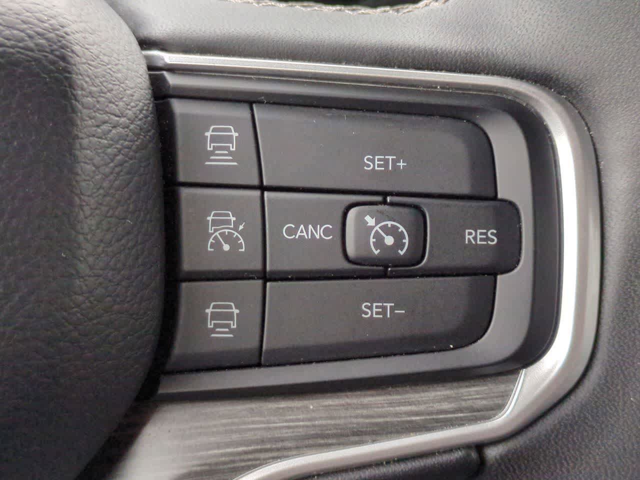 Used 2024 Jeep Wagoneer L Series II image 25