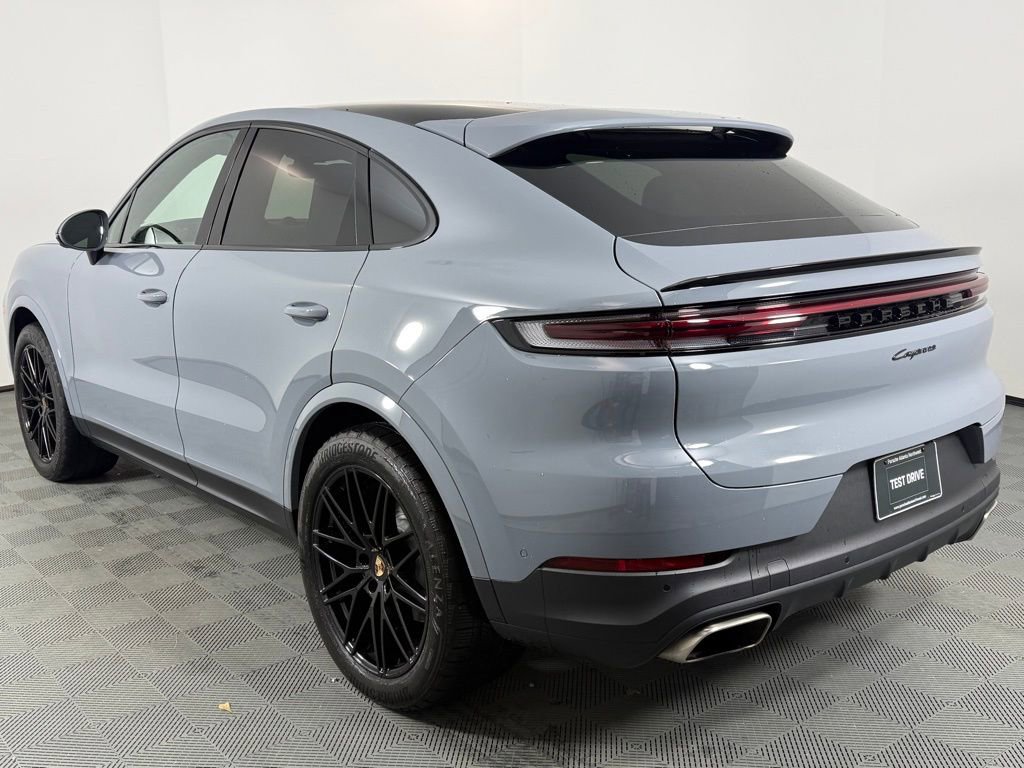 Certified 2025 Porsche Cayenne Coupe image 3