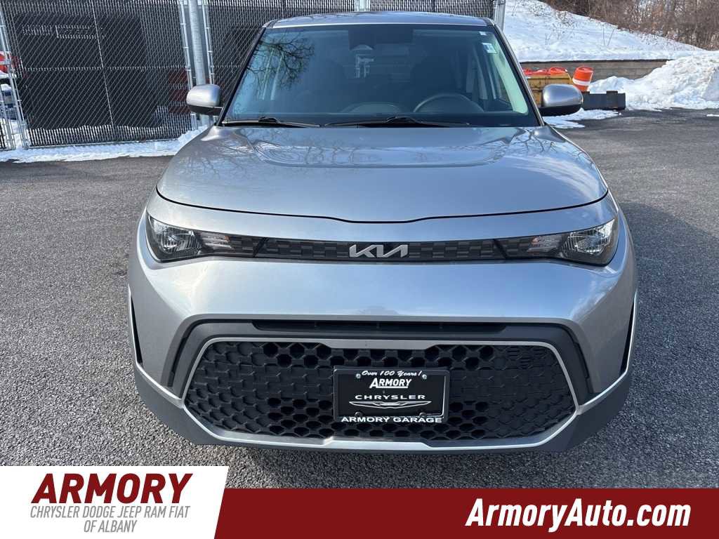Used 2023 Kia Soul LX w/ LX Technology Package image 2