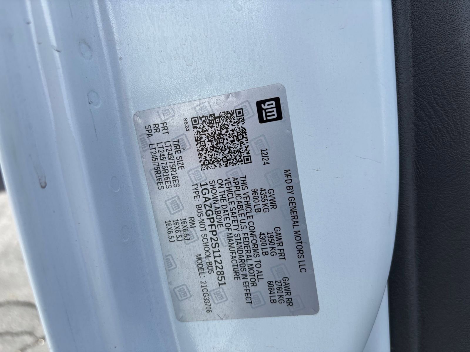 Used 2025 Chevrolet Express 3500 LT w/ LT Preferred Equipment Group image 29