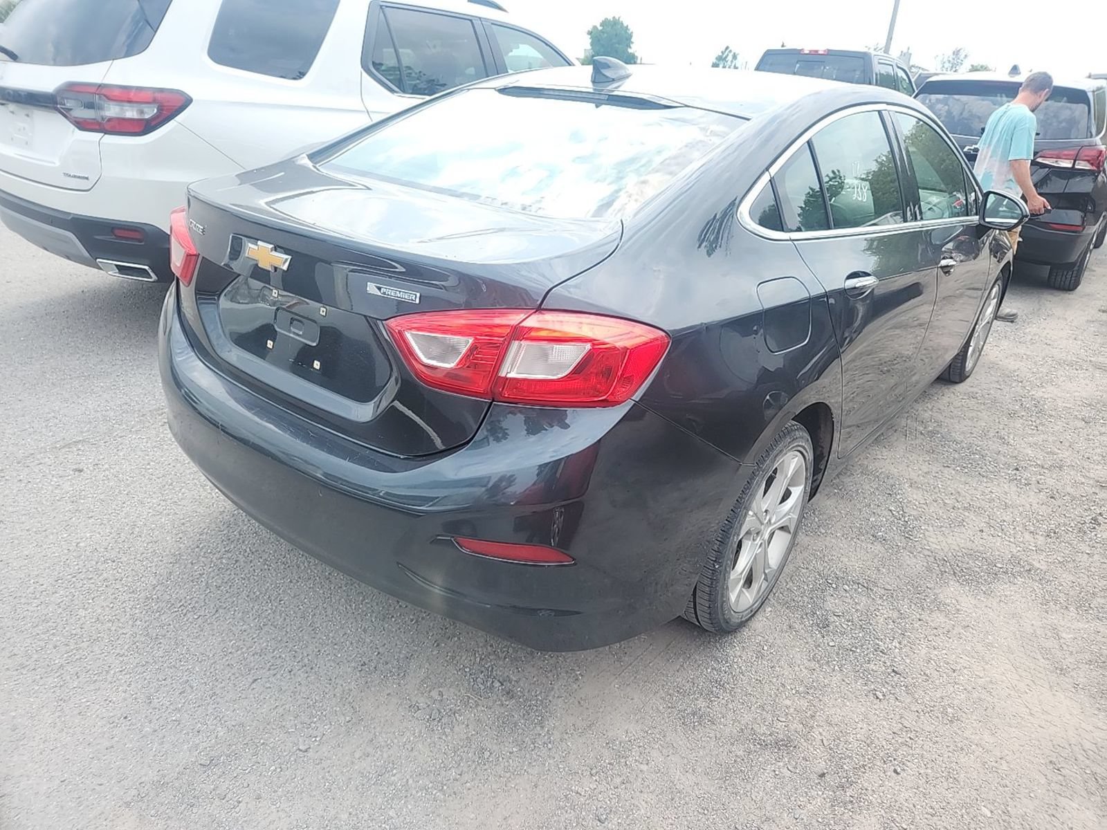 Used 2017 Chevrolet Cruze Premier FWD image 3