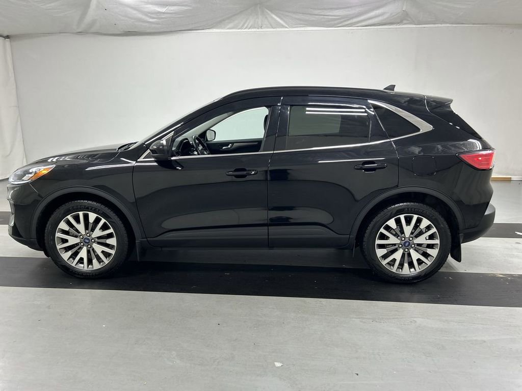 Used 2022 Ford Escape Titanium w/ Class II Trailer Tow Package AWD/4WD image 6