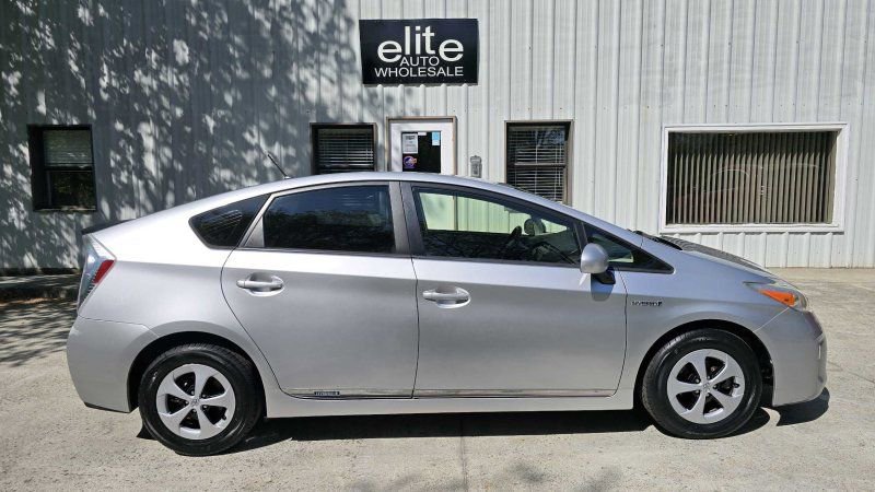 Used 2013 Toyota Prius Two FWD image 6