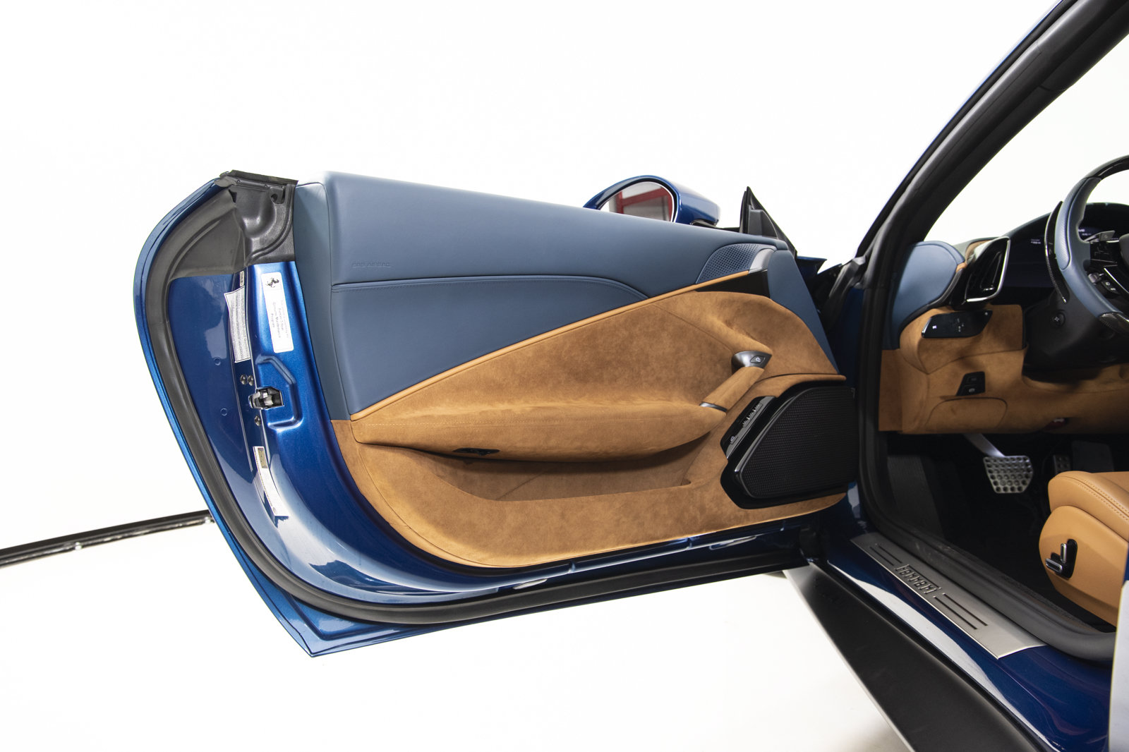 Certified 2025 Ferrari Roma Spider RWD image 22