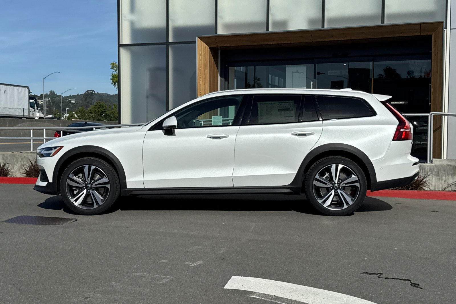 New 2026 Volvo V60 B5 Cross Country Plus w/ Protection Package Premier AWD/4WD image 5
