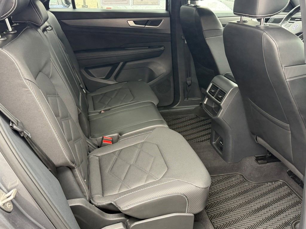 Used 2024 Volkswagen Atlas Cross Sport SE image 17