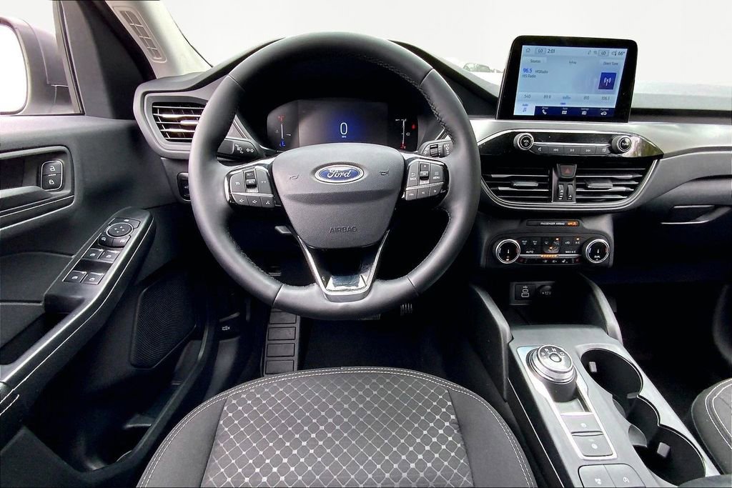 Used 2025 Ford Escape Active w/ Cold Weather Package image 8