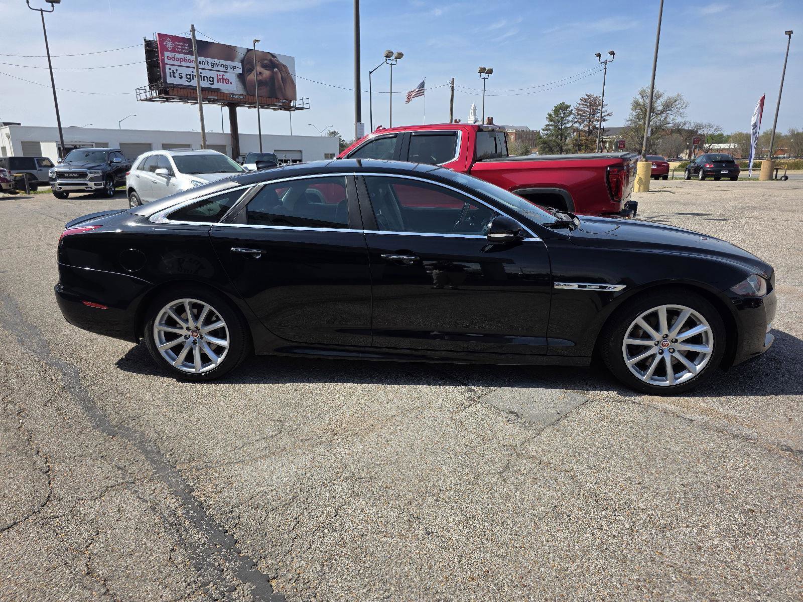 Used 2017 Jaguar XJ R-Sport AWD/4WD image 4