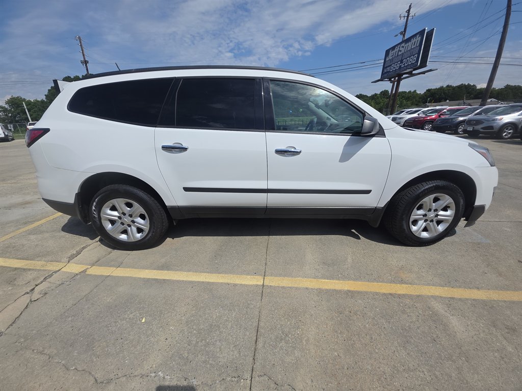 Used 2017 Chevrolet Traverse LS FWD image 1
