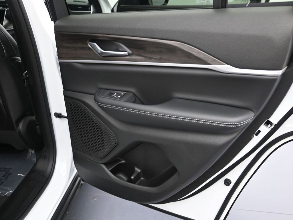 New 2025 Jeep Grand Cherokee Limited w/ Black Appearance Package image 37