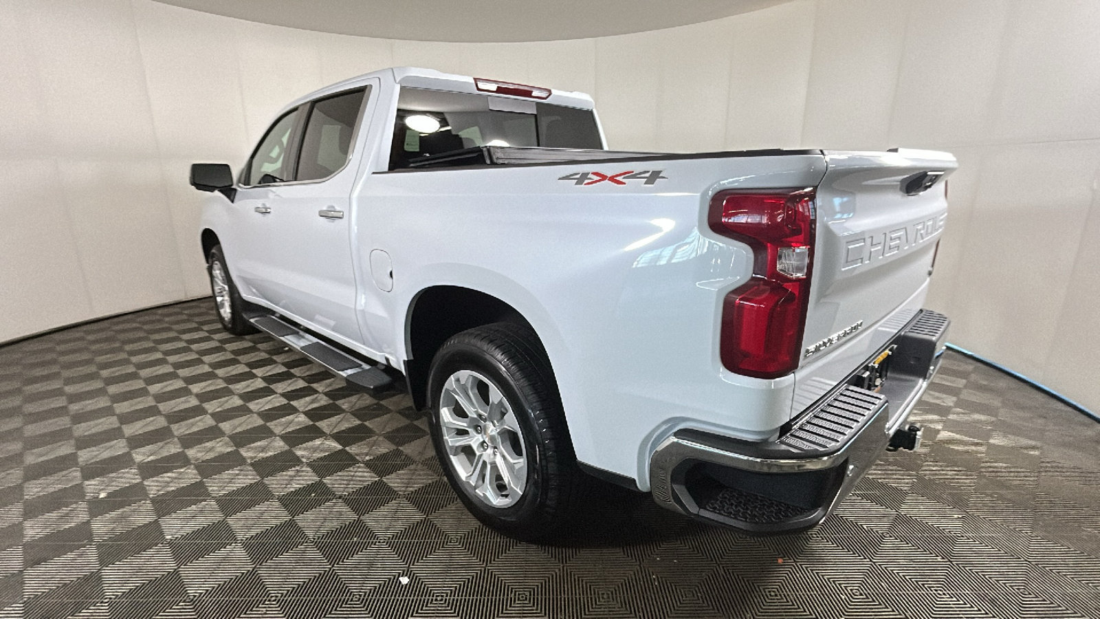Used 2026 Chevrolet Silverado 1500 LTZ w/ LTZ Convenience Package II AWD/4WD image 5