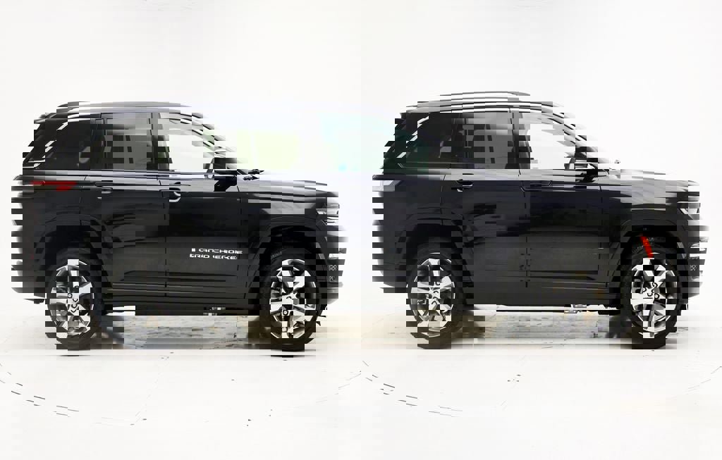 Used 2024 Jeep Grand Cherokee Limited 4xe image 3