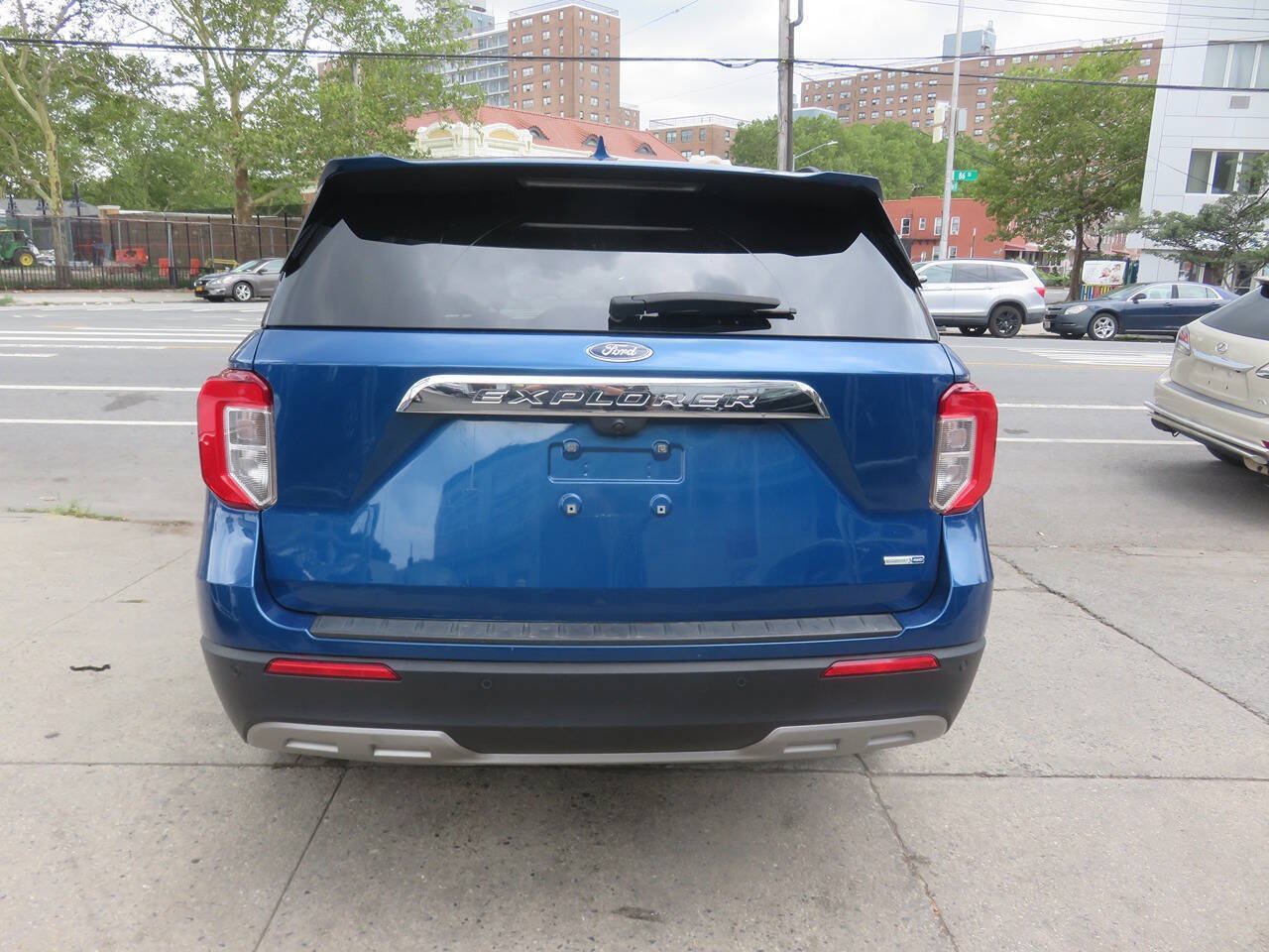 Used 2020 Ford Explorer XLT w/ Equipment Group 202A AWD/4WD image 9