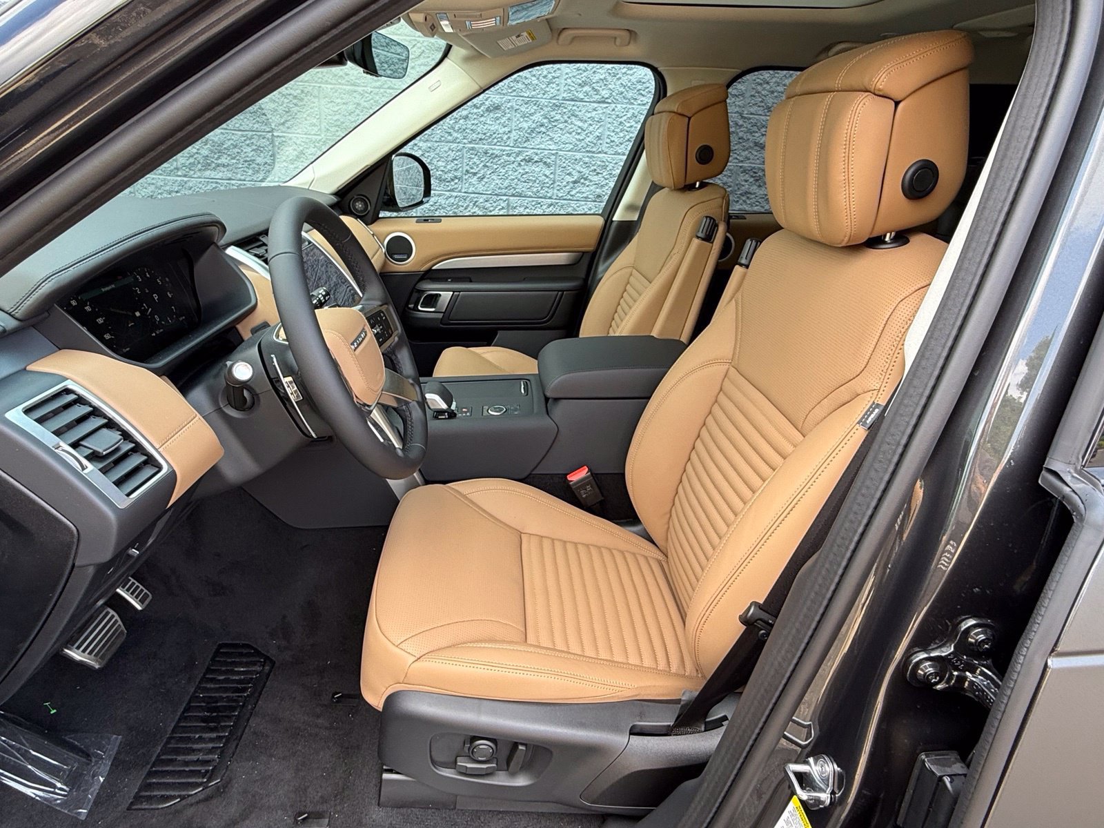 New 2026 Land Rover Discovery Limited Edition AWD/4WD image 14