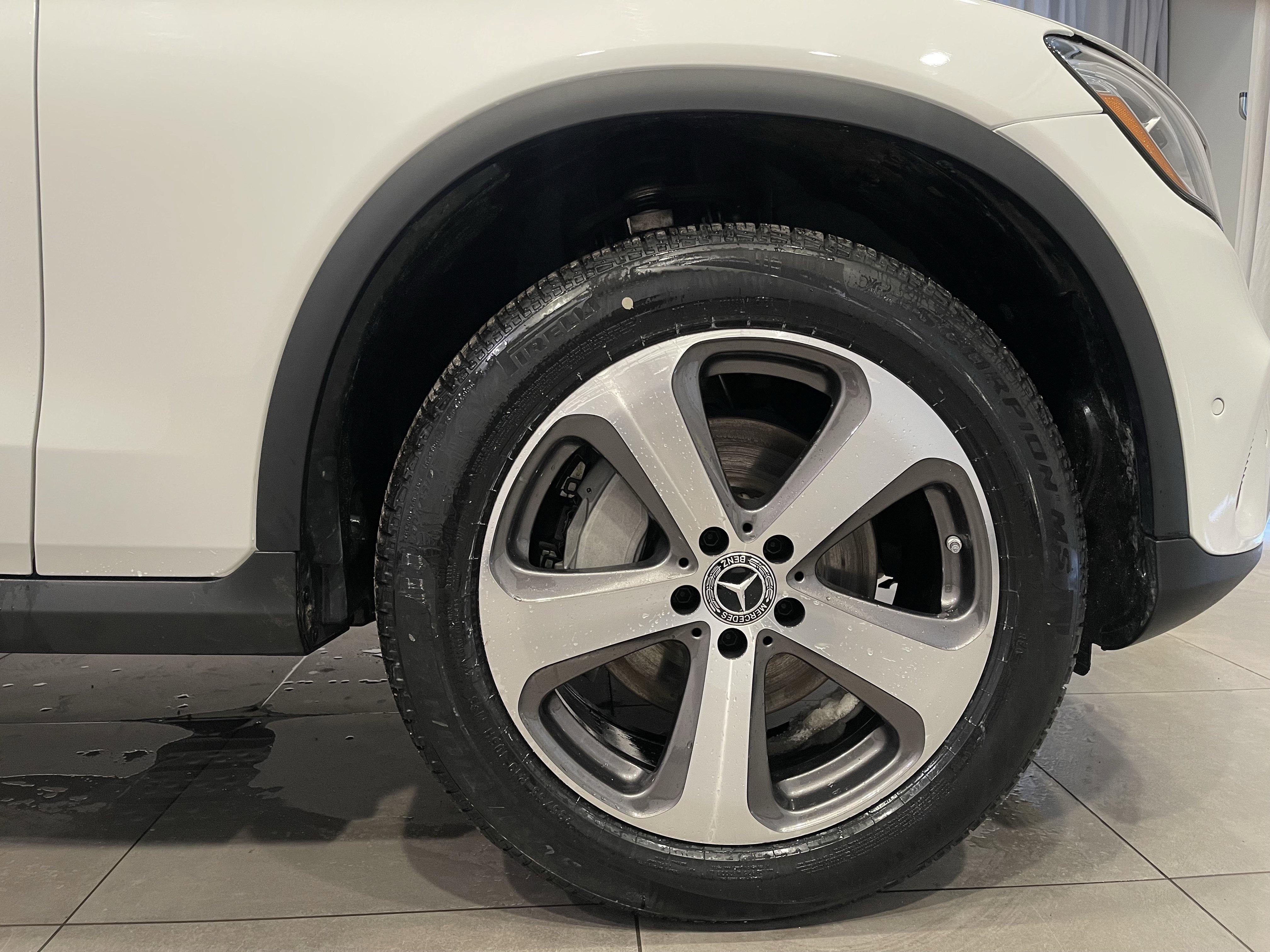 Used 2022 Mercedes-Benz GLC 300 4MATIC image 11