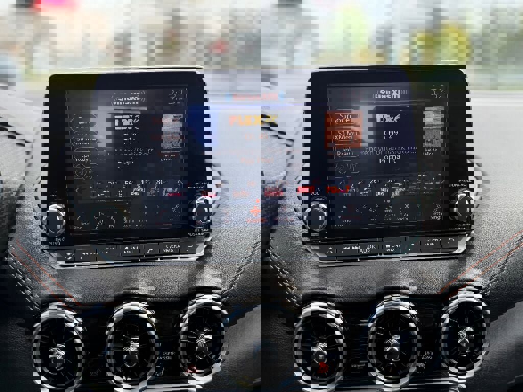 Used 2021 Nissan Sentra SR w/ SR Premium Package image 18