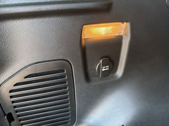 Used 2016 Jeep Renegade Latitude FWD image 10