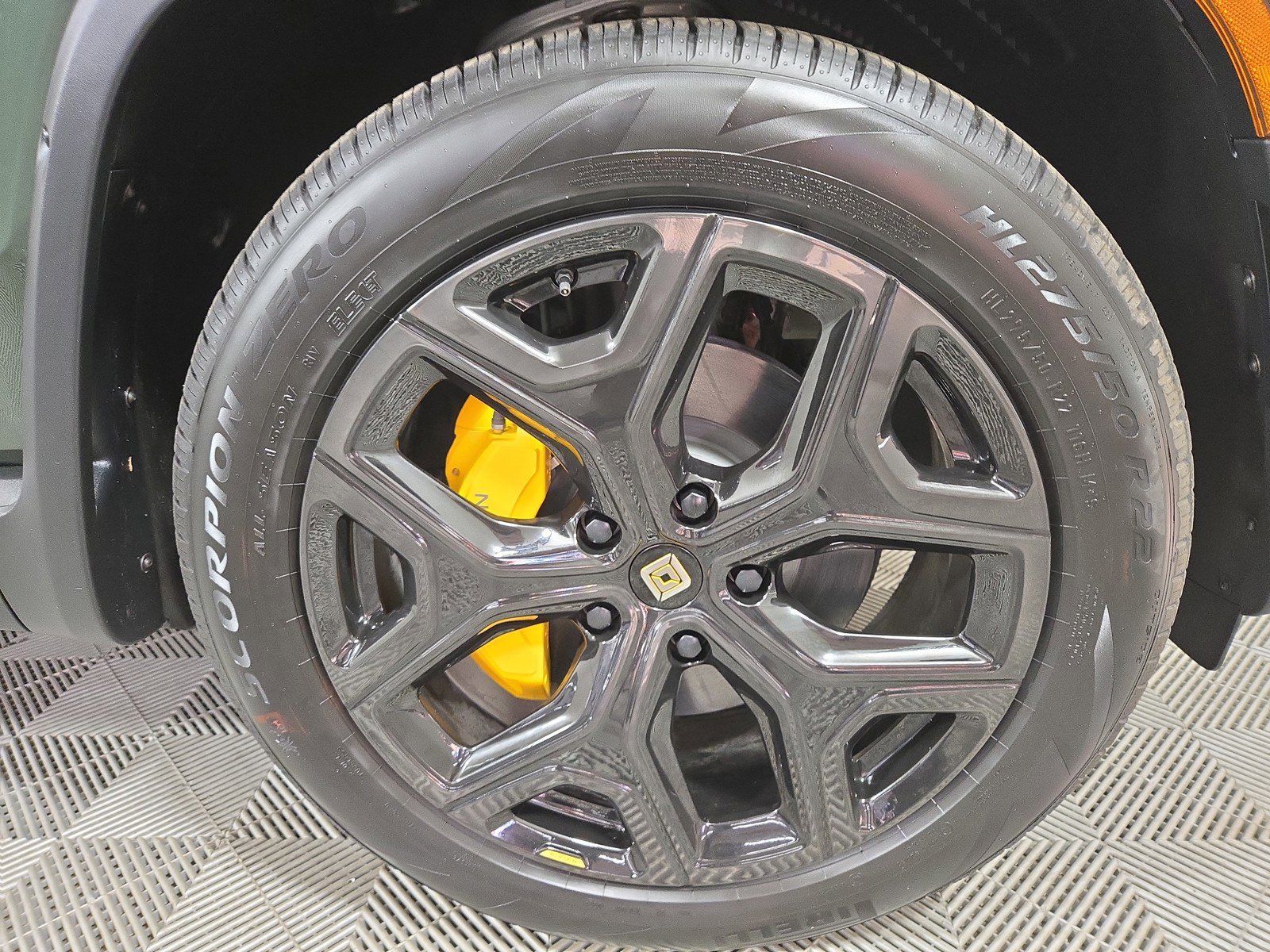 Used 2024 Rivian R1S Adventure image 11