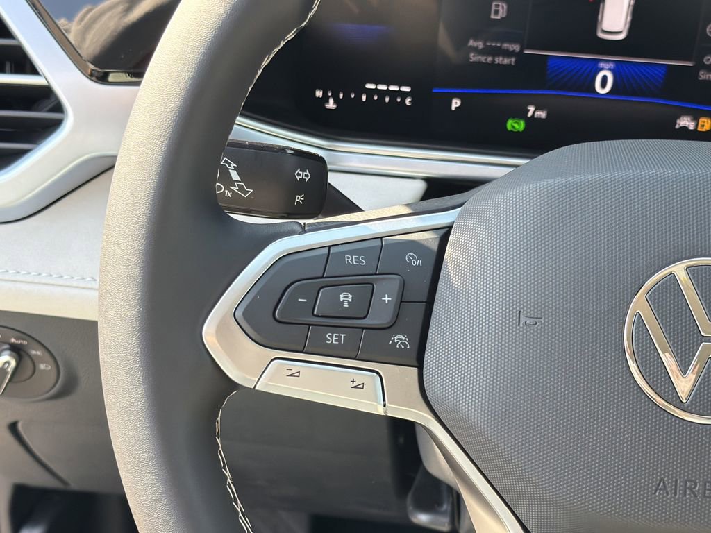 New 2026 Volkswagen Taos SE image 26