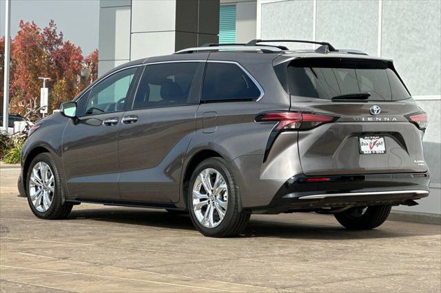 Certified 2024 Toyota Sienna Platinum image 7