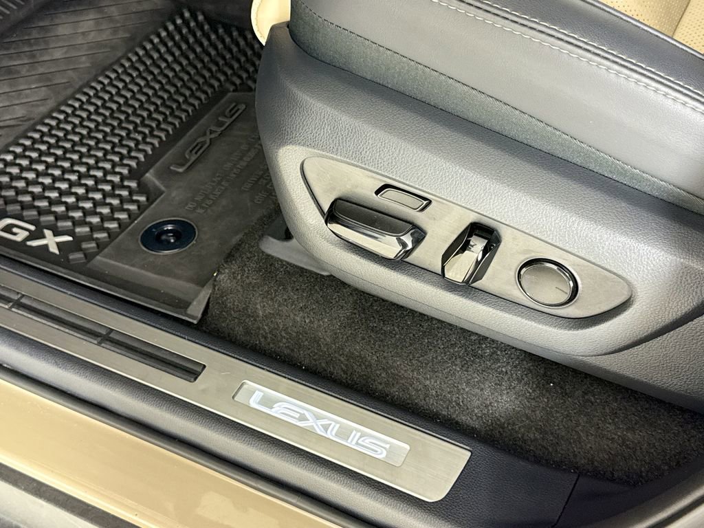 Used 2025 Lexus GX 550 image 18
