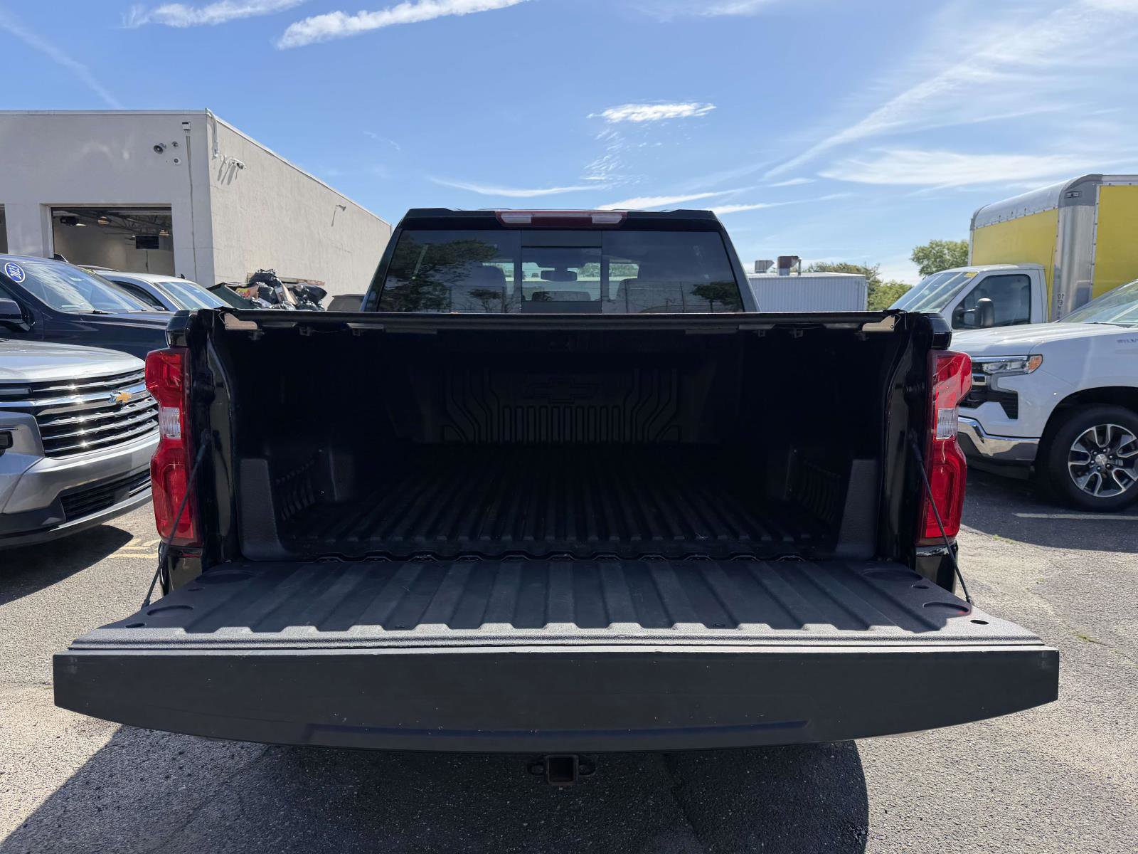 Used 2022 Chevrolet Silverado 1500 LTZ w/ LTZ Convenience Package II AWD/4WD image 9