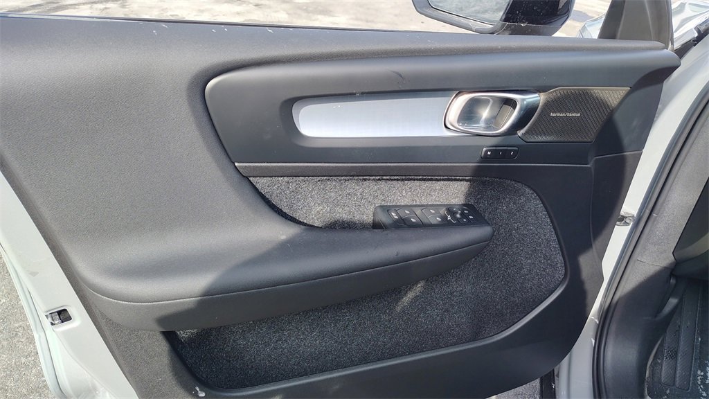 New 2026 Volvo XC40 B5 Ultra w/ Protection Package Premier image 8