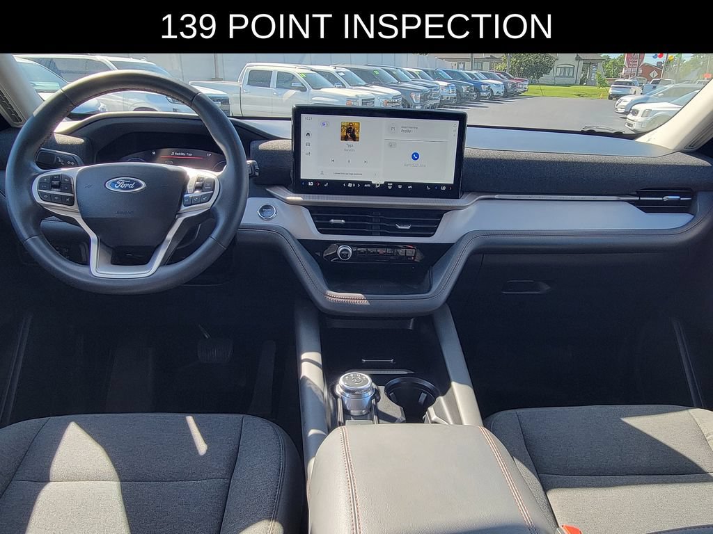 Used 2025 Ford Explorer Active AWD/4WD image 7