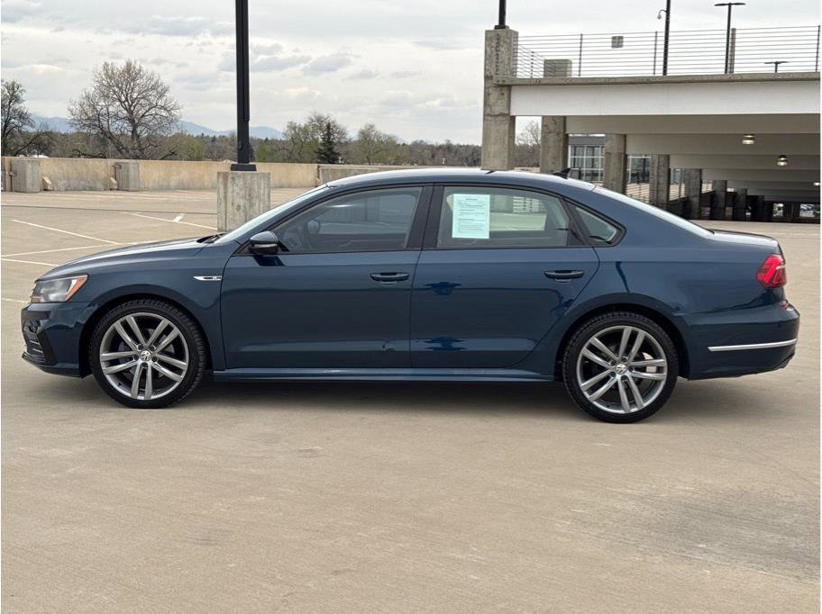 Used 2018 Volkswagen Passat 2.0T R-Line image 4