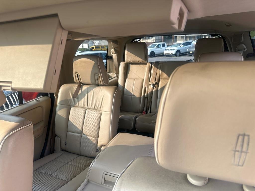 Used 2007 Lincoln Navigator Ultimate image 23