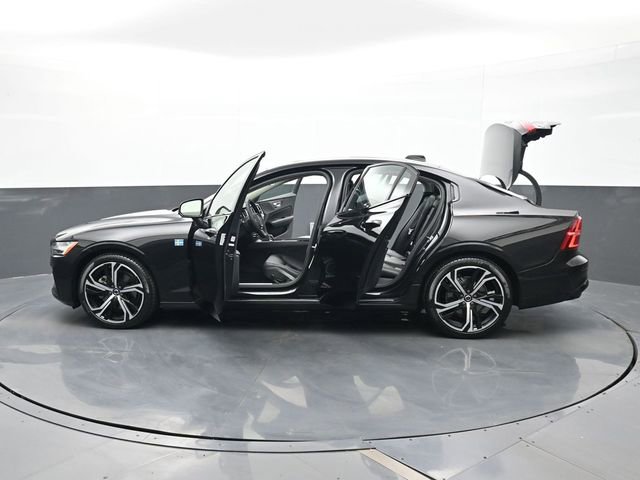 Used 2024 Volvo S60 B5 Core image 28