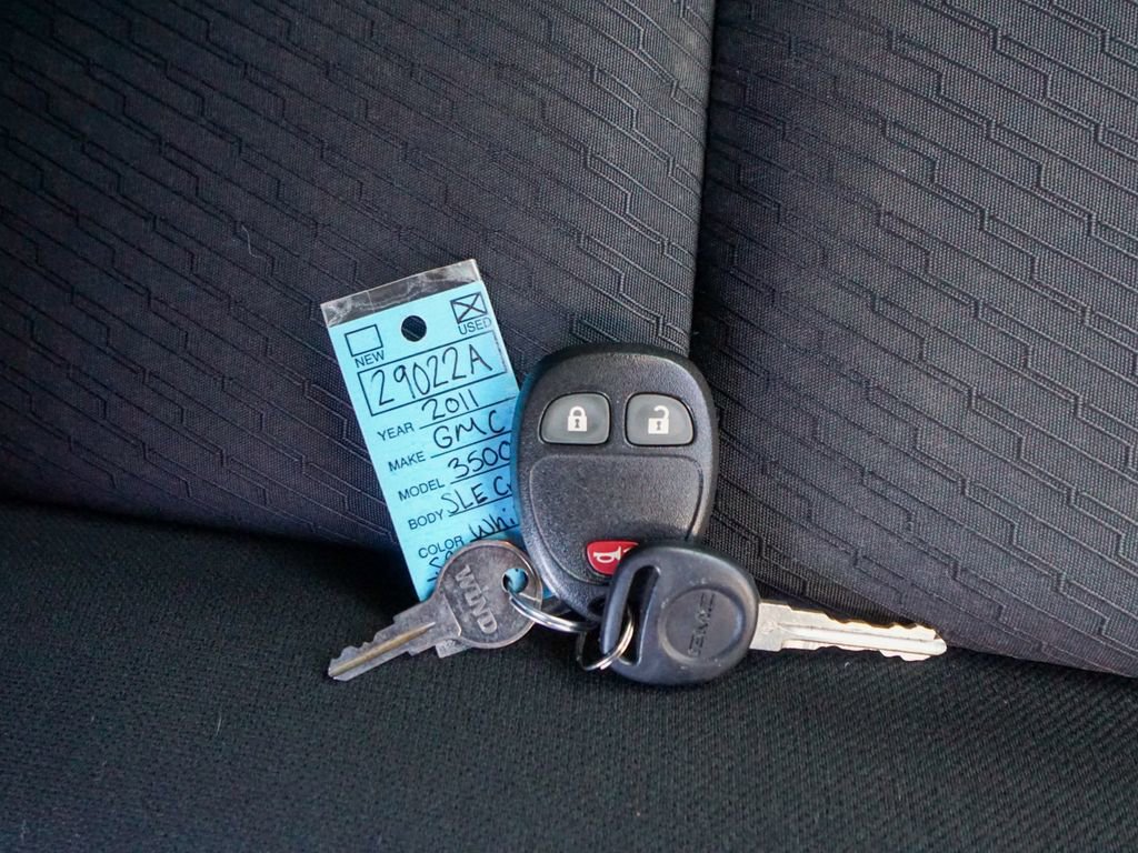 Used 2011 GMC Sierra 3500 SLE w/ SLE Preferred Package image 27