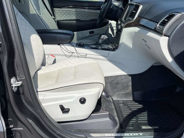 Used 2017 Jeep Grand Cherokee Summit AWD/4WD image 26