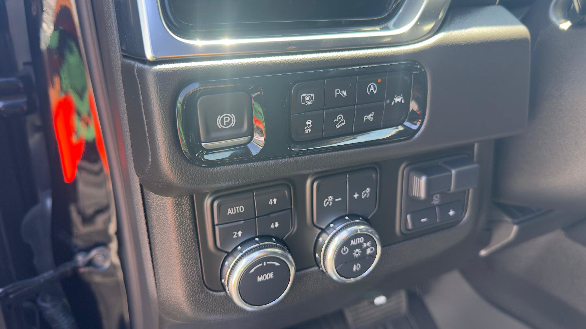 Used 2025 GMC Yukon Elevation AWD/4WD image 14