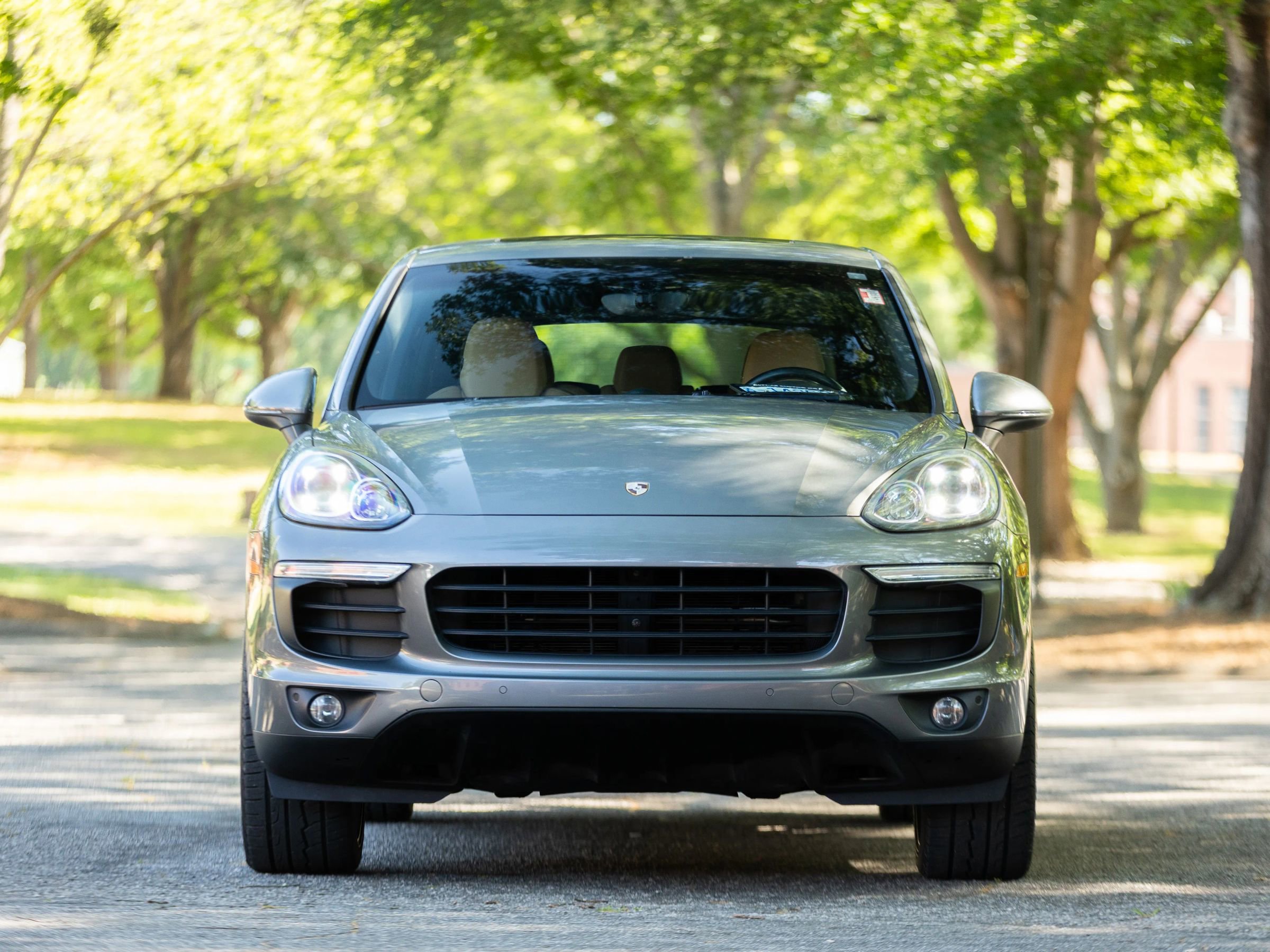 Used 2016 Porsche Cayenne w/ Premium Package AWD/4WD image 5