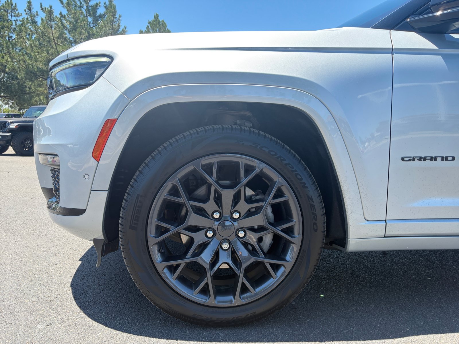 Used 2024 Jeep Grand Cherokee L Summit w/ Advanced Protech Group IV AWD/4WD image 10