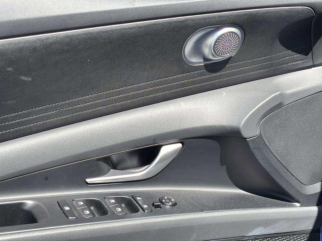 Certified 2025 Hyundai Elantra SE image 16